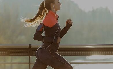 sraith de cleachtaí le haghaidh meáchan a chailleadh ar fud an gcomhlacht